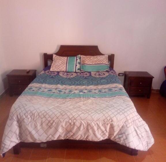 פנסיון Hostal Ml Las Tres B
