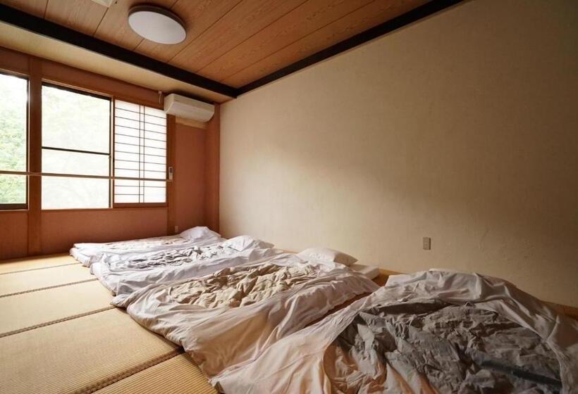 פנסיון 清津峡hostel 雪ふる宿