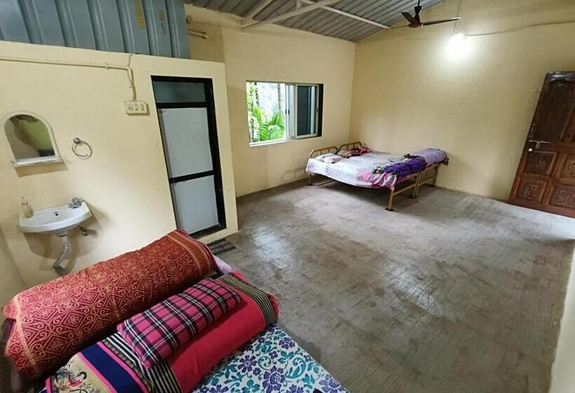 호텔 Datta Srushti Cottage Alibaug