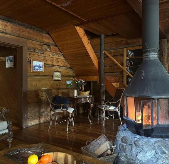 בית מלון כפרי Rustic Beaverfoot Lodge Room N8