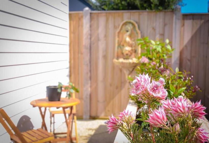 بنسيون Port Fairy Bnb   The Yellow Suite