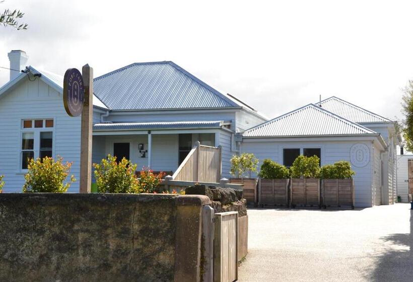 بنسيون Port Fairy Bnb   The Yellow Suite