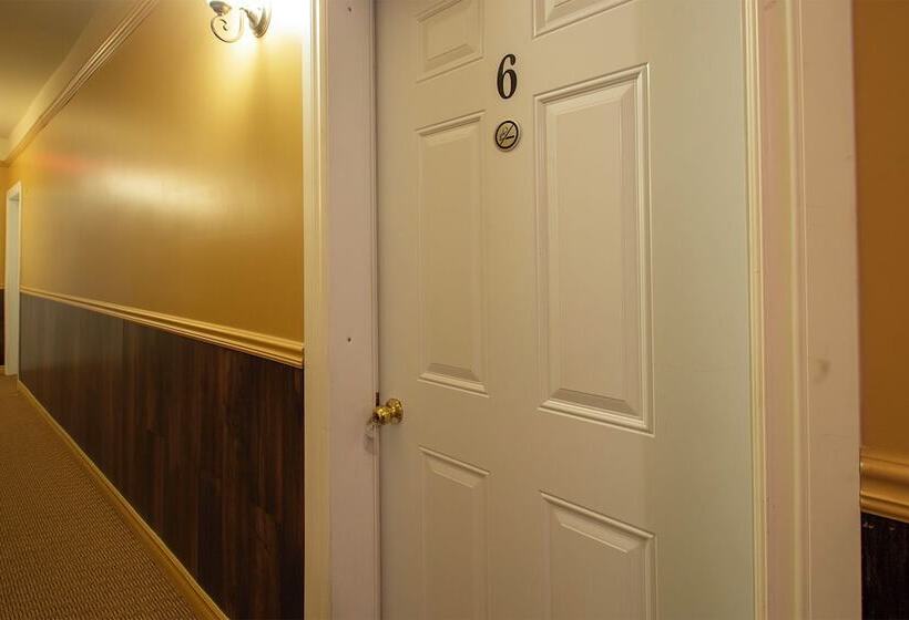 پانسیون Room In Studio   Varenne Hotel Private Double Room 3