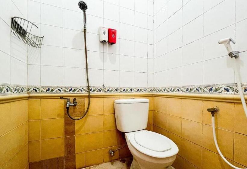 Отель Reddoorz Syariah @ Santana Stasiun Kepanjen