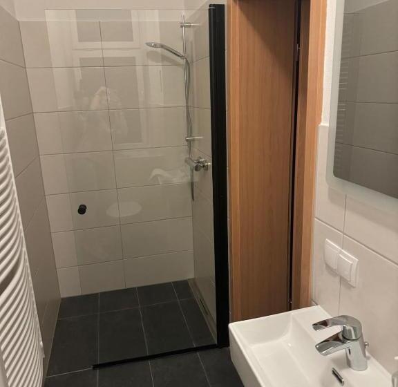 膳宿费 Elbcampingfass Sächsische Schweiz In Pirna