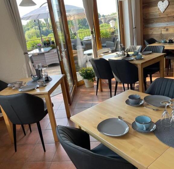 膳宿费 Elbcampingfass Sächsische Schweiz In Pirna