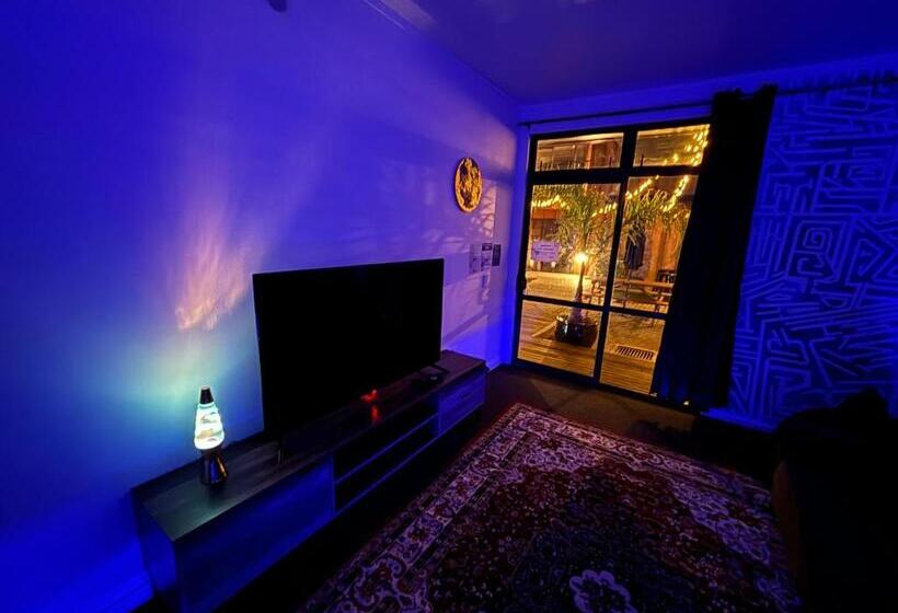 هاستل Palm Tree Lodge & Backpackers