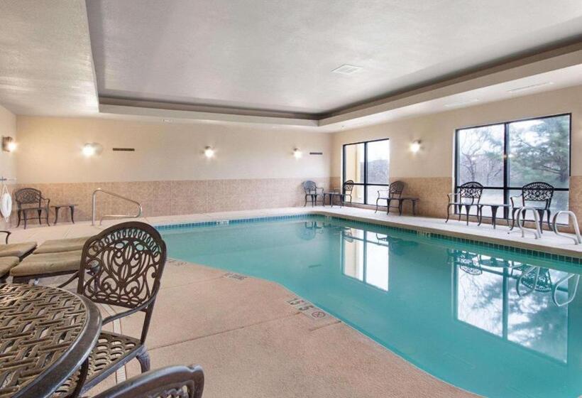 هتل Mainstay Suites