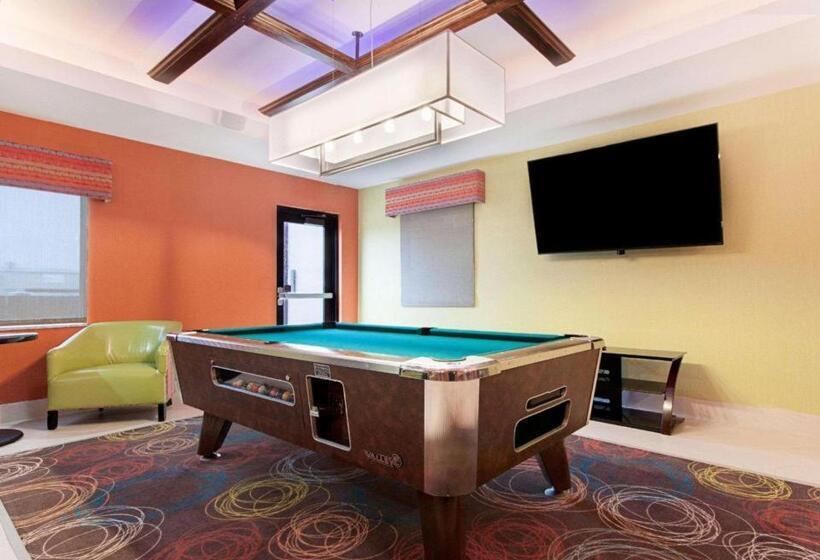 هتل Mainstay Suites