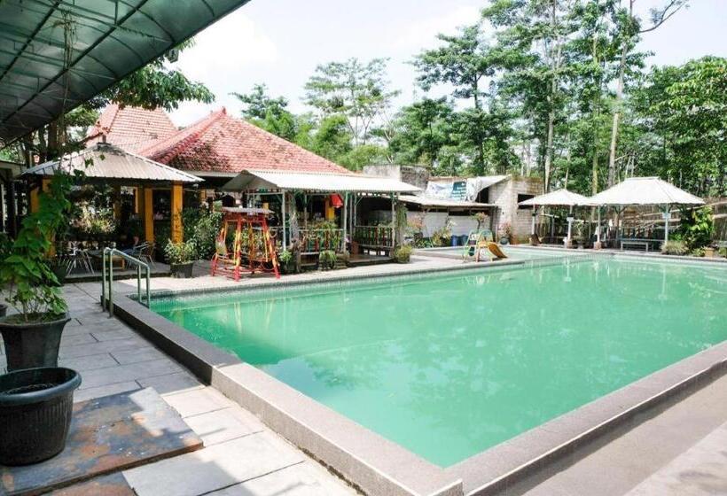 فندق Oyo 563 Damar Mas Resort Lereng Kelud