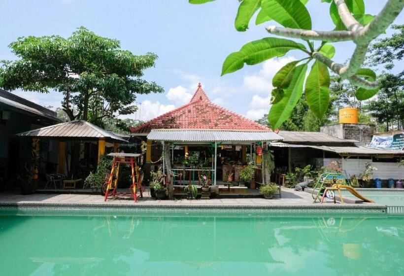 فندق Oyo 563 Damar Mas Resort Lereng Kelud