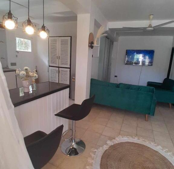 پانسیون Nomads Nest