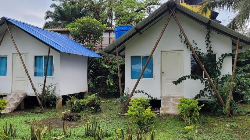 هتل Pacific Blue En Ladrilleros