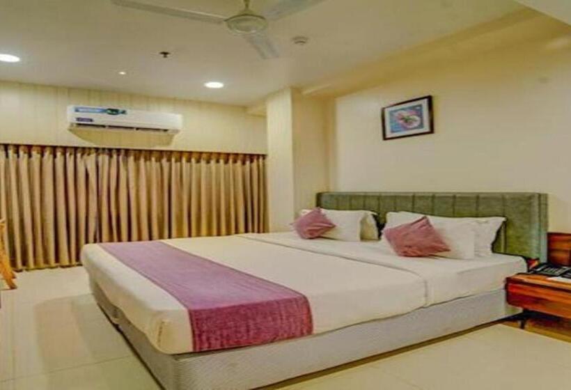 Hotel Raajpath, Vadodara