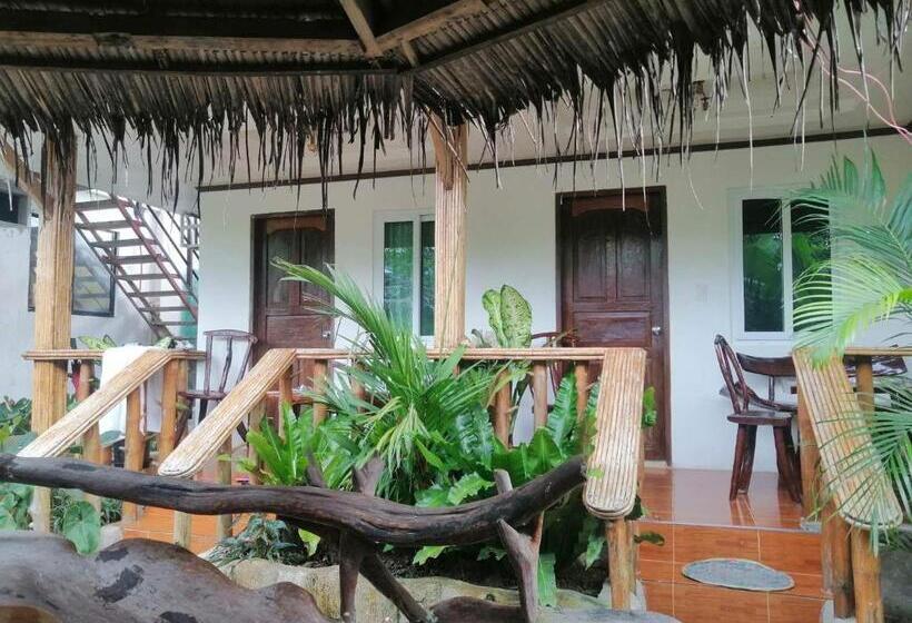 פנסיון Dhadas Place