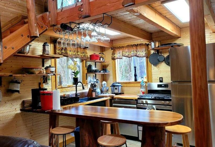 بنسيون Aloha Lodge  Private Eco Log Cabin Near Volcano National Park