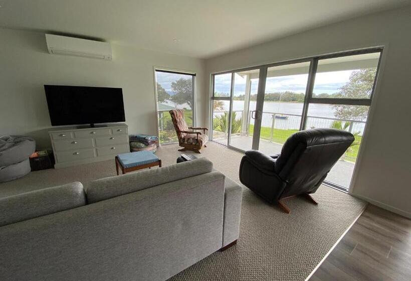 צימר Athenree Beach House