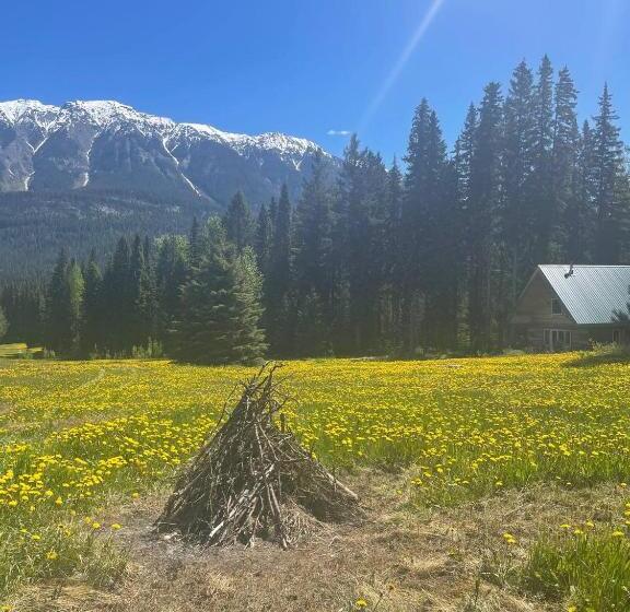 فندق Rustic Beaverfoot Lodge Room N10