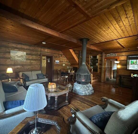 فندق Rustic Beaverfoot Lodge Room N10