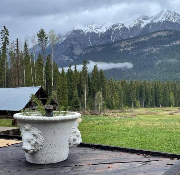 فندق Rustic Beaverfoot Lodge Room N10