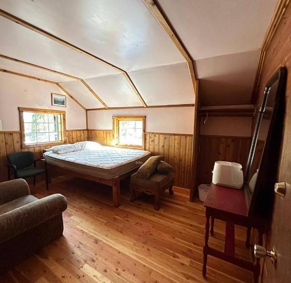 فندق Rustic Beaverfoot Lodge Room N10