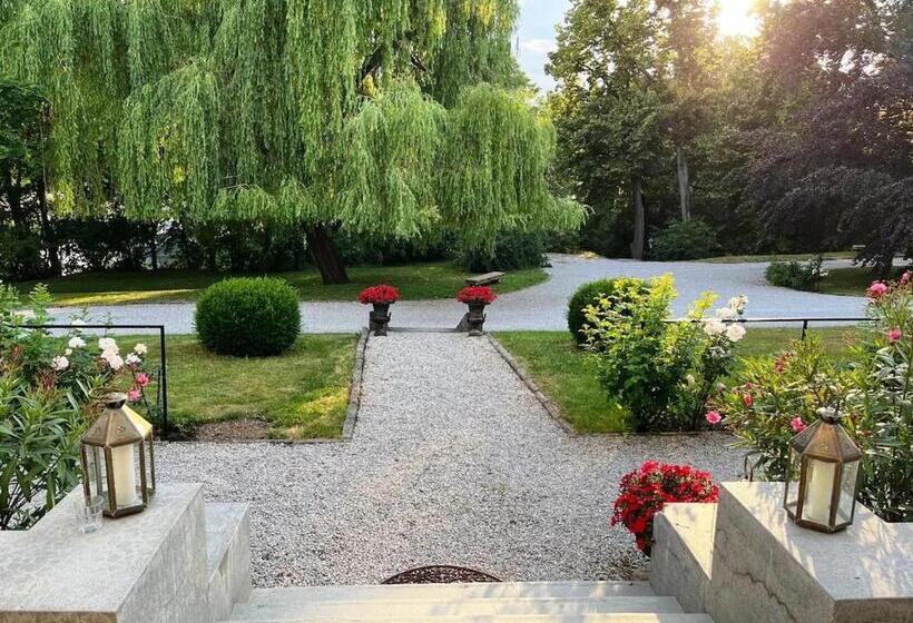 リゾートホテル Péchy Castle