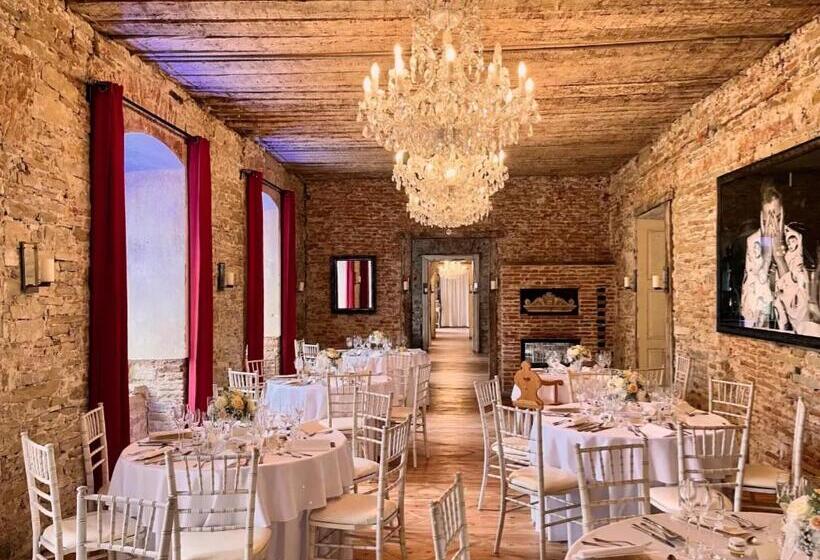 リゾートホテル Péchy Castle