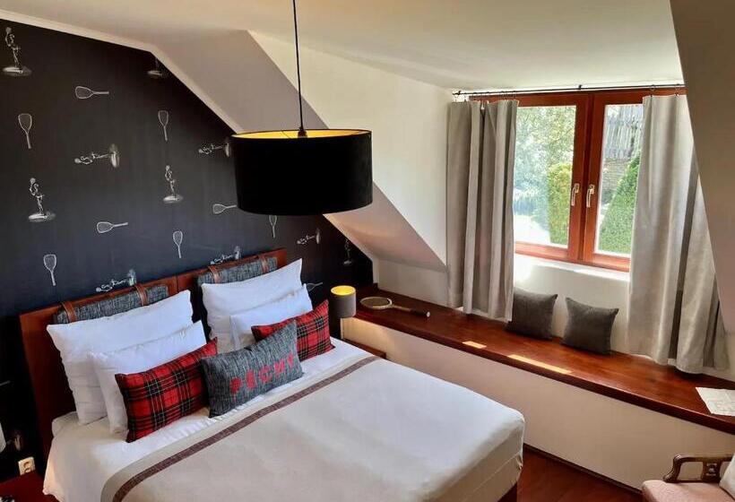 リゾートホテル Péchy Castle