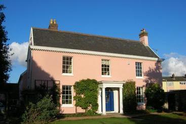 تختخواب و صبحانه Grange Farm House