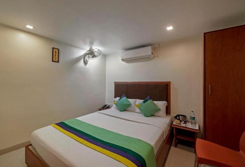 בית מלון כפרי Treebo Sam Residency