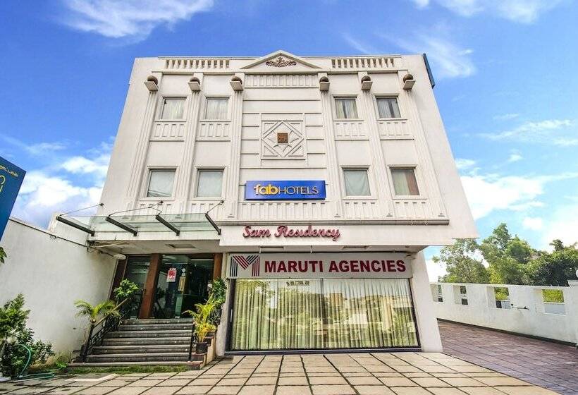 בית מלון כפרי Treebo Sam Residency