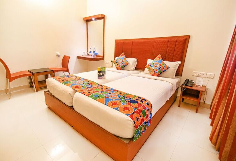 בית מלון כפרי Treebo Sam Residency