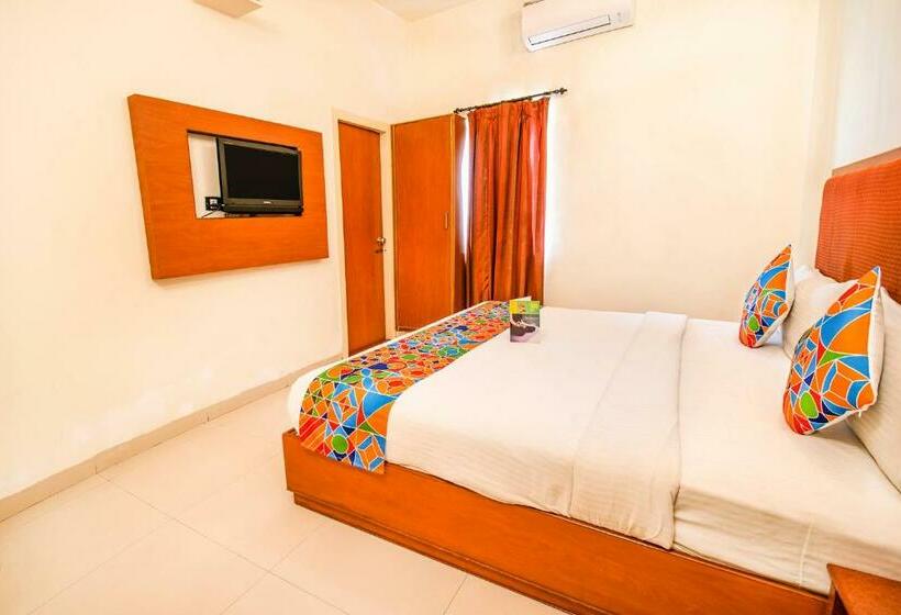 בית מלון כפרי Treebo Sam Residency