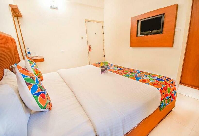 בית מלון כפרי Treebo Sam Residency