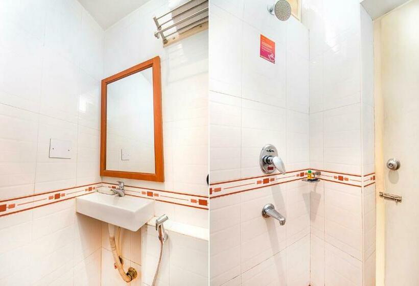 בית מלון כפרי Treebo Sam Residency