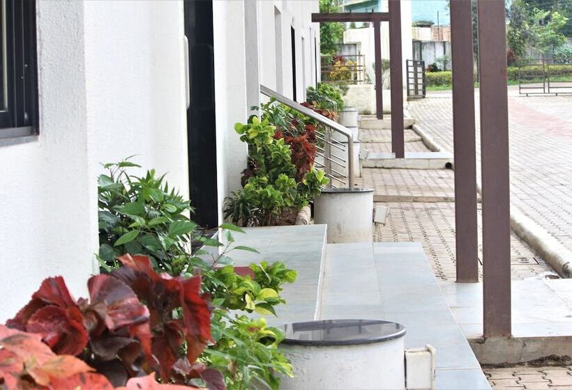 Отель White Feather Toran Resort