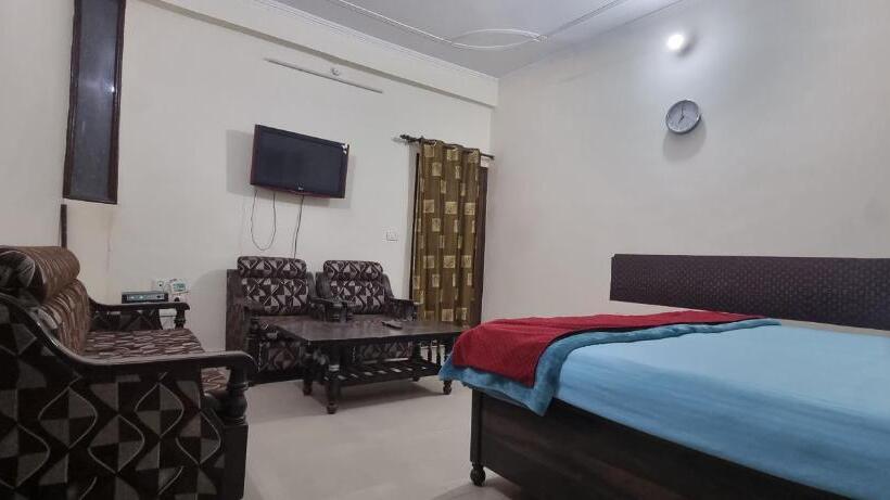 בית מלון כפרי Mahadev Apartments By Around Stays