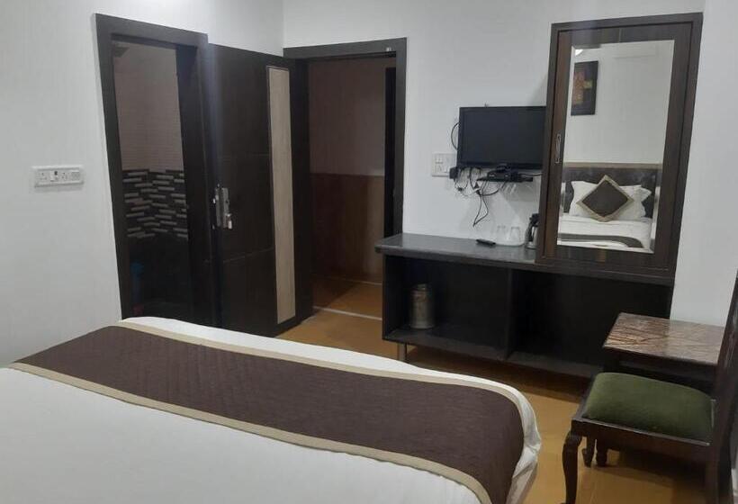 Golden Sandstone Hotel Safaris