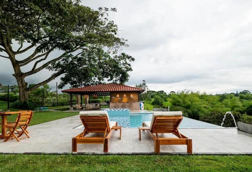 هتل Finca Tesorito