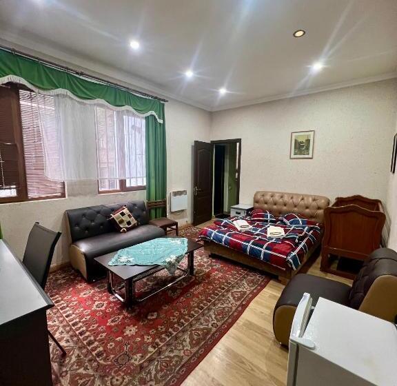 Hostel Komitas Avenue Guest House