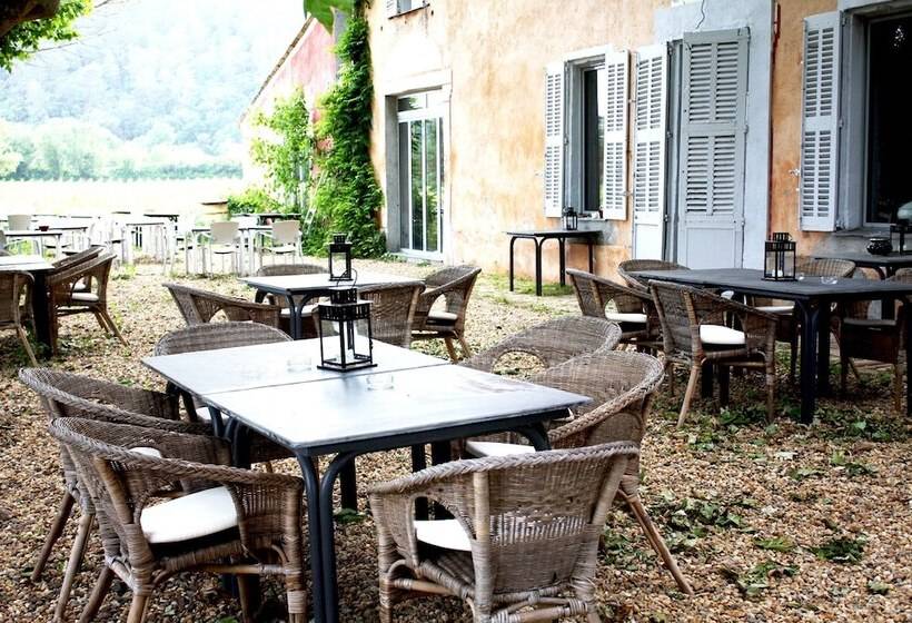 تختخواب و صبحانه Domaine Regis Freres