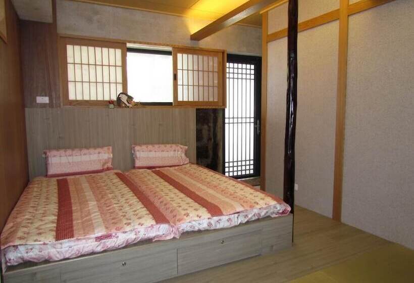 تختخواب و صبحانه Kyufun Komachi