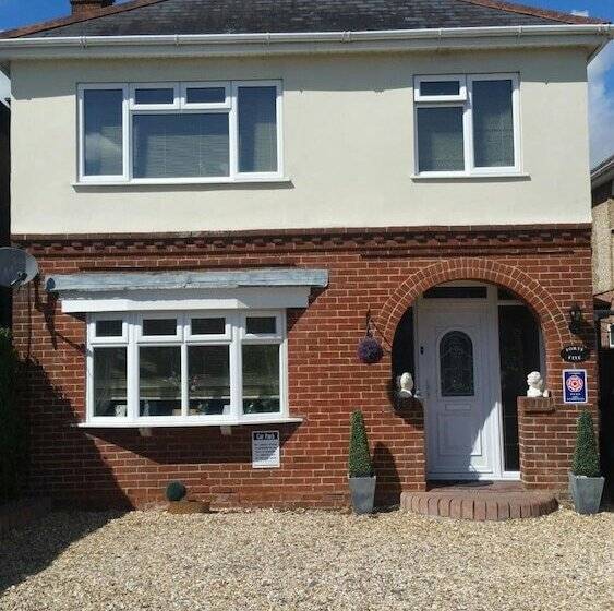 민박 Wimborne Lodge