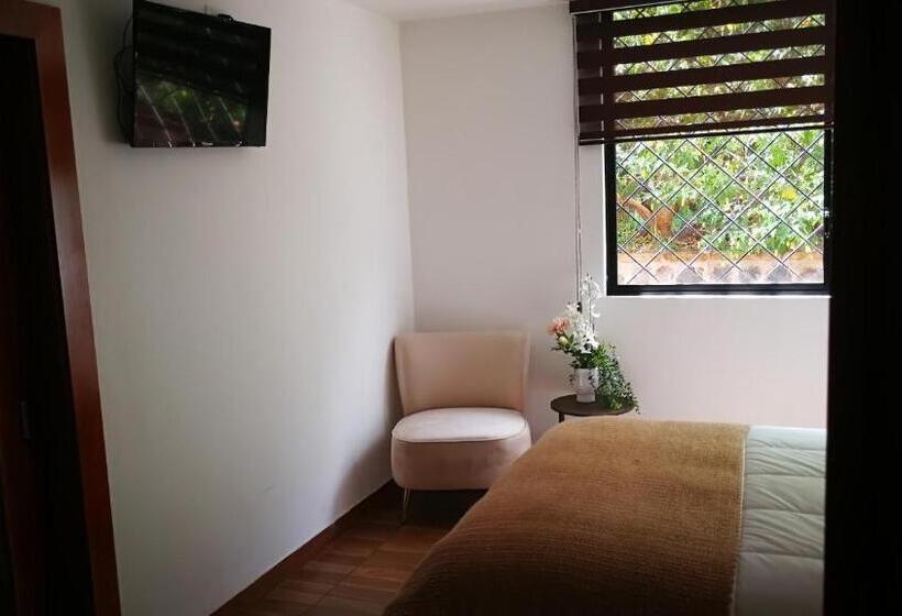 تختخواب و صبحانه Chapelet Hostal