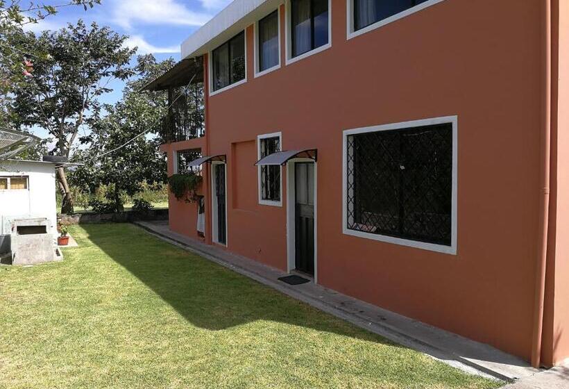 تختخواب و صبحانه Chapelet Hostal