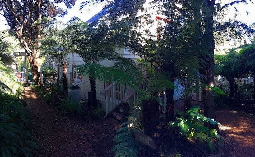 Hekerua Lodge Backpackers Hostel Waiheke Island