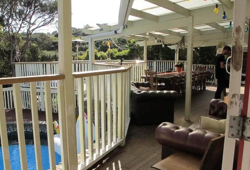 Hekerua Lodge Backpackers Hostel Waiheke Island