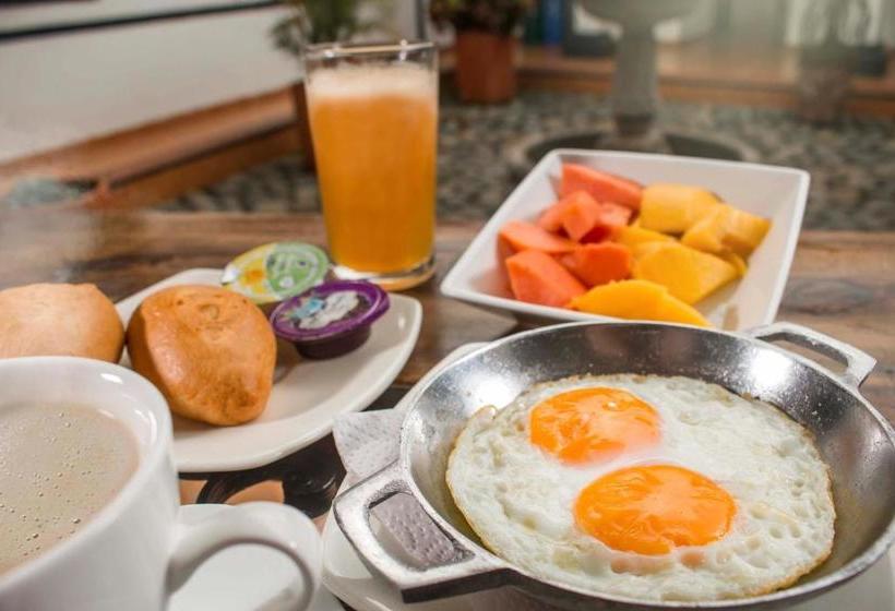 هتل Los Portales Inn