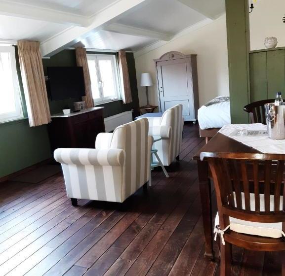 Bed and Breakfast De Turfstaeker