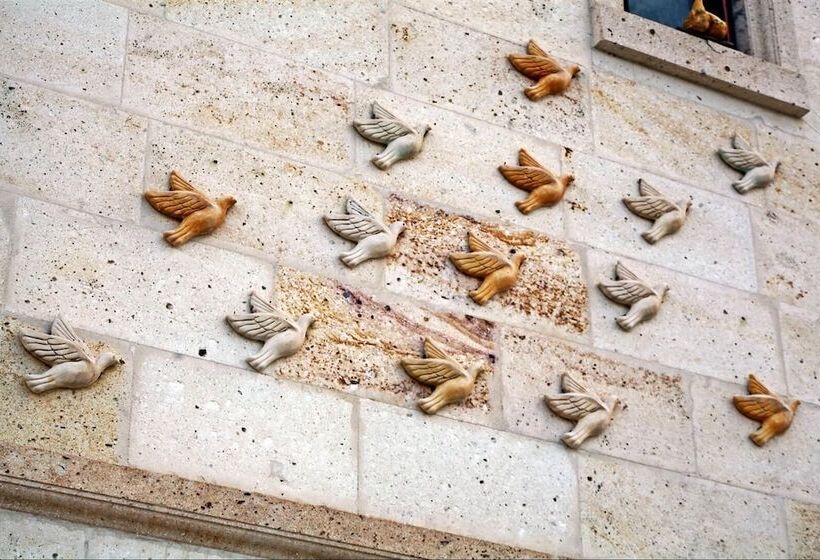 تختخواب و صبحانه Esens Stone House